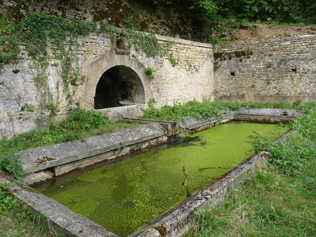 Vezelay 1-2010.jpg Fontaine Marie Madeleine de Vézelay